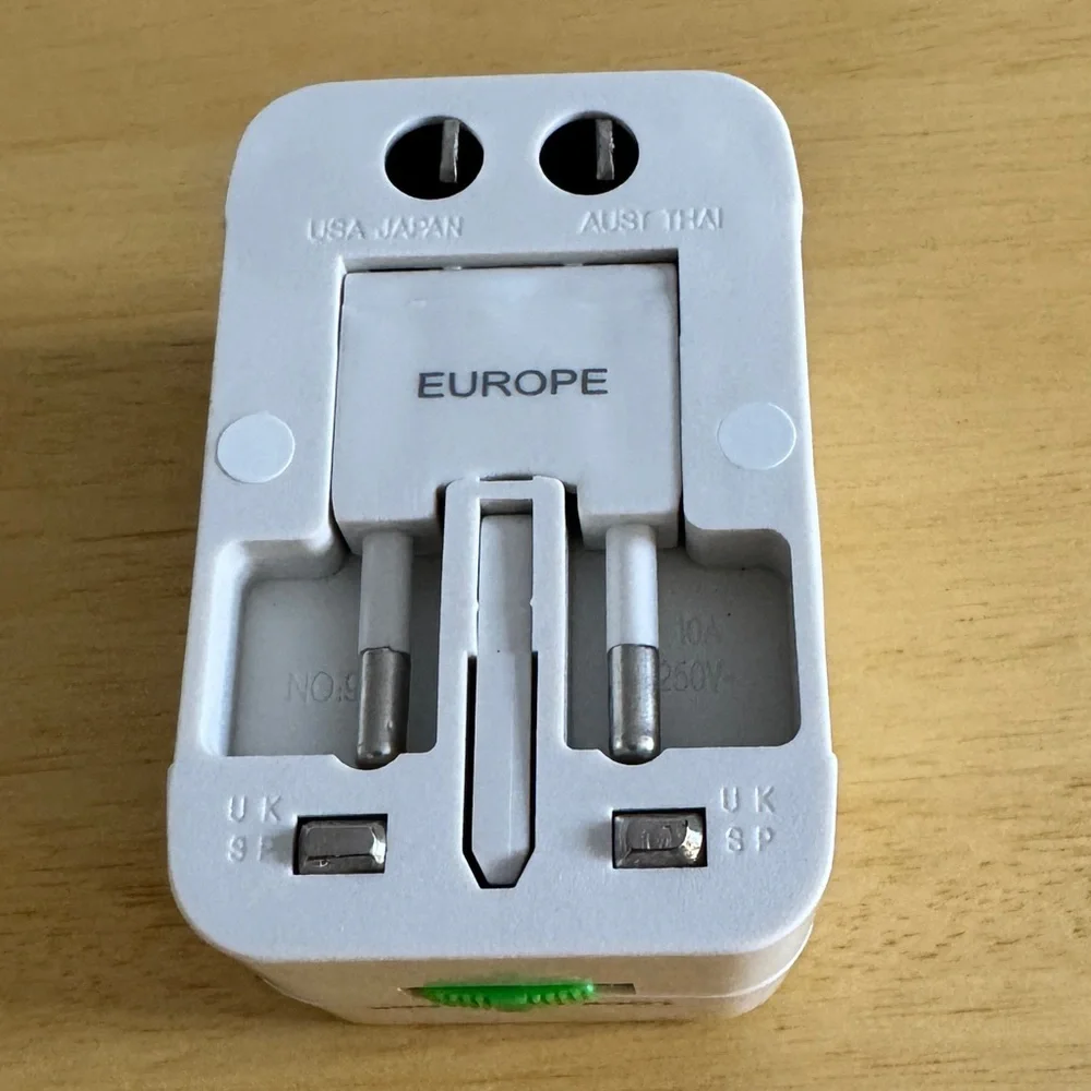 PSD White Universal Travel Conversion Plug Adapter - 10A 110-250V